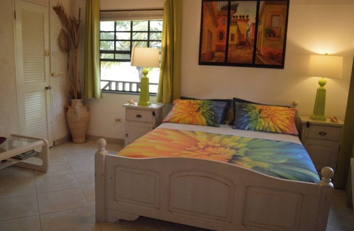 Silver Sands Apartment | Yellow Bird Apartment in Blue Ocean Cottage in Silver Sands