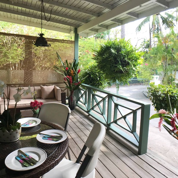 Shelsea, Idyllic garden villa, 3 beds, lge private garden, 2 mins walk to beach.