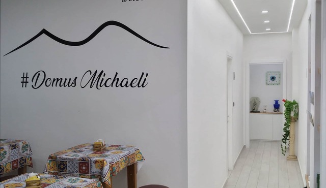 1 Room in apartment 1 bathroom, breakfast area in Pompeii 800 mt from center