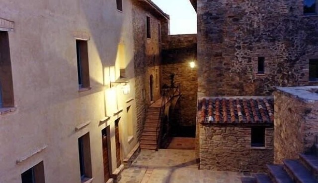 2 bedroom apartment in Umbrian castle in countryside between Perugia and Todi in Mercatello