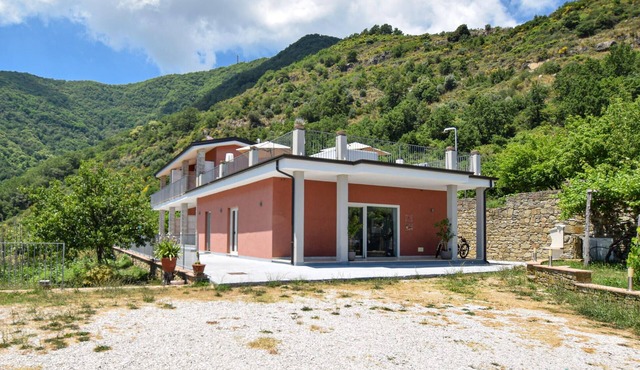 6 bedroom nice home in Frazione Guarrazzano