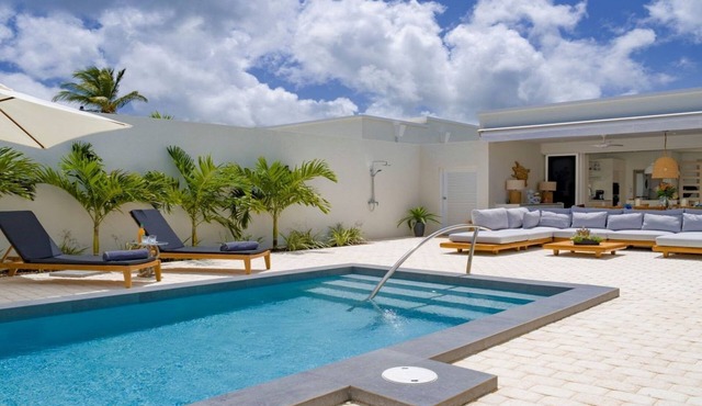 A lovely villa in Porters Place - a short walk to the beach & close to Holetown