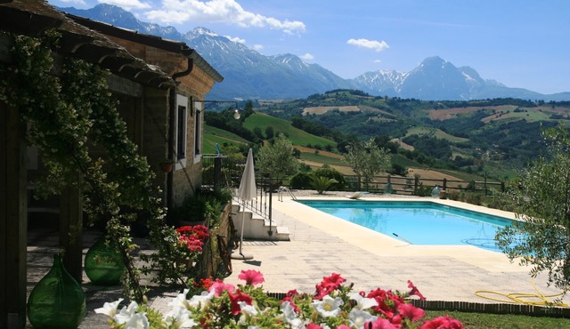 Absolutely beautiful 5 star historic farmhouse, stunning pool- unbelievable view