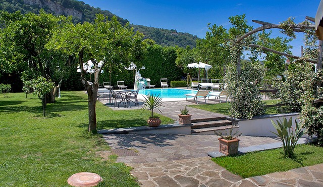 AMORE RENTALS - Casa Limoneto with Shared Pool, Garden, Terraces and Parking