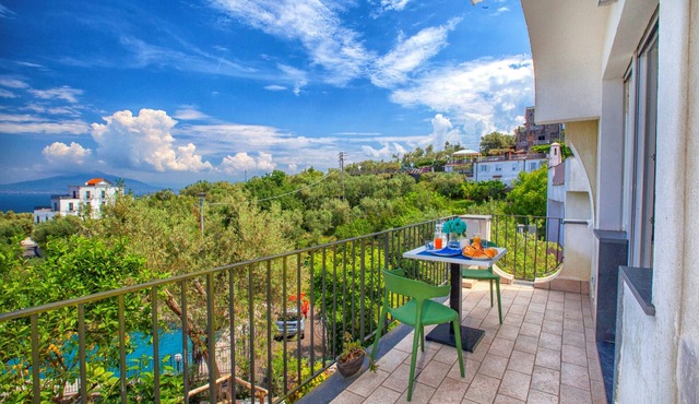 AMORE RENTALS - Villa Tittina with Sea View and Parking