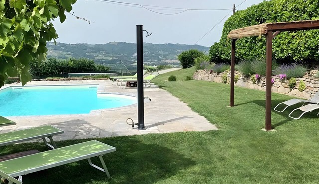 Apartment 'Ca Di Patio' with Shared Pool, Private Terrace and Wi-Fi in Monastero Bormida
