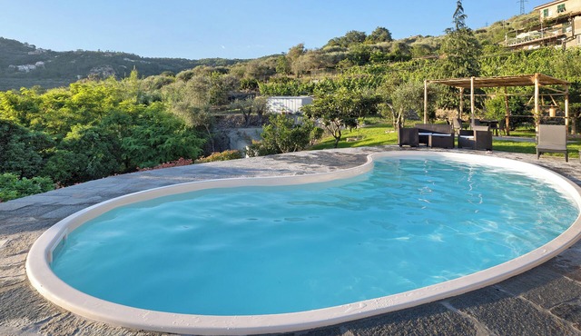 Apartment 'Casa chicken - mare, monti e bikers' with Mountain View, Shared Pool, Garden & Wi-Fi in Finale ligure