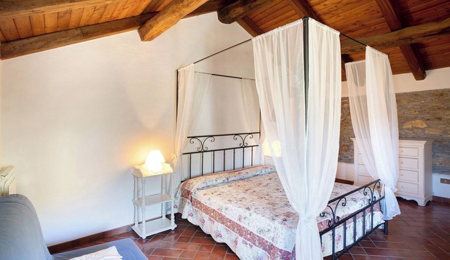 Apartment 'La Casa della nonna' with shared Pool, Garden and Wi-Fi in Vessalico