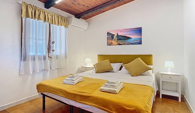 Apartment 'La Mignola - Bilo 2 - Duplicate' with Shared Garden, Wi-Fi and Air Conditioning