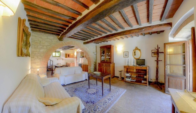 APP. PAPAVERO x8 Beautiful farmhouse surrounded by nature, with swimming pool just 3 km from Cortona