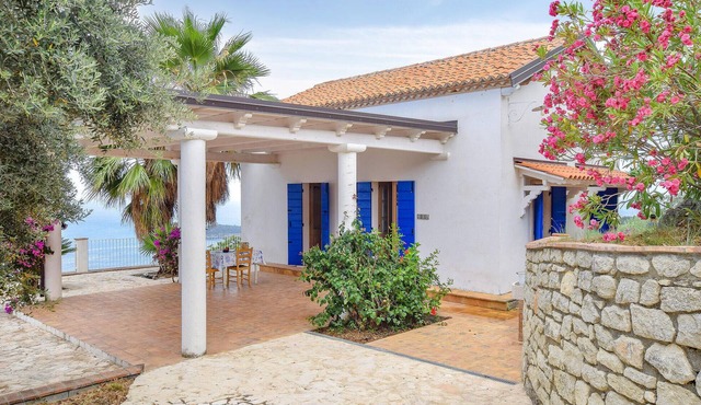 Awesome home in Diamante with WiFi in Diamante