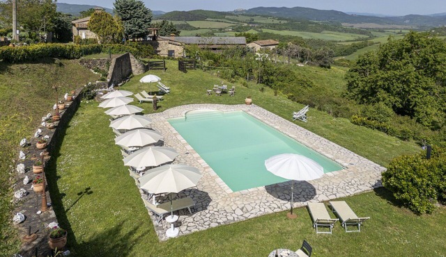Beautiful apartment in villa for 7 people with pool, WIFI in Radicondoli
