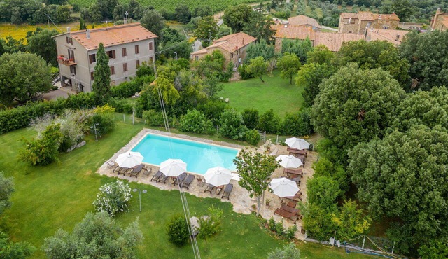 Beautiful apartment in villa with pool, WIFI, A/C, TV, patio, pets allowed and panoramic view