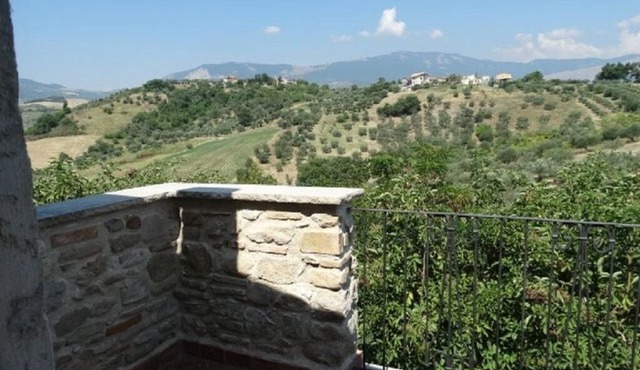 BEAUTIFUL COUNTRYSIDE VILLAGE FOR 20 GUESTS