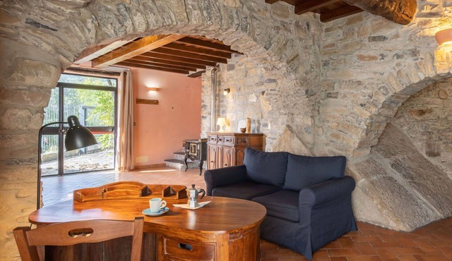 Beautiful private villa for 8 guests with WIFI, terrace and pets allowed in Pontedassio