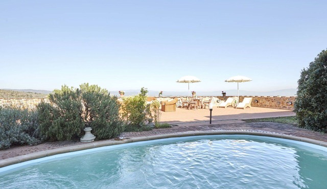 Beautiful private villa for 16 guests with WIFI, hot tub, A/C, private pool, TV and balcony in Lucignano