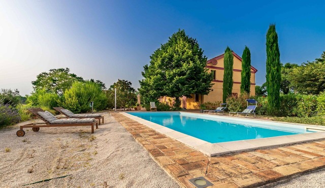 Beautiful private villa for 12 guests with WIFI, private pool, TV and panoramic view in Ostra