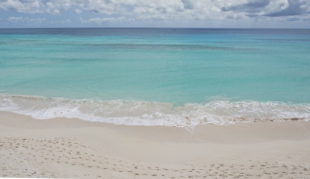Beautiful Three Bedroom Beachfront Villa