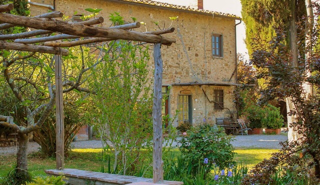 Beautiful villa for 4 people with pool, WIFI, TV, patio and panoramic view, close to Florence in Scandicci