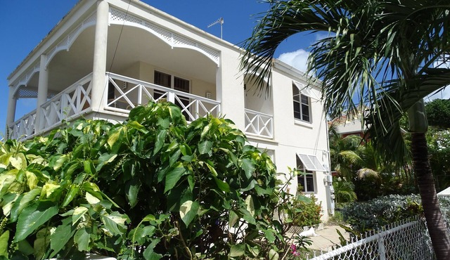 Beautiful west coast apartment amazing sunset views 5 minute walk to the beach.