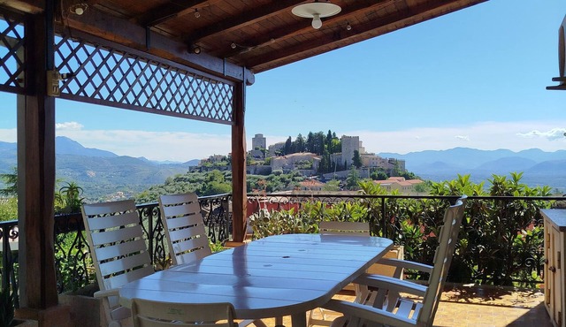 Benesié- Elegant villa with castle view in Monte San Giovanni Campano