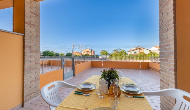 Bright and comfortable apartment, able to accommodate up to 4 people, with a large double bedroom and bedroom with a bunk bed, equipped terrace, living room and kitchenette. Ideal for a relaxing beach holiday, a few meters from the Blue Beach and in a co in Marotta