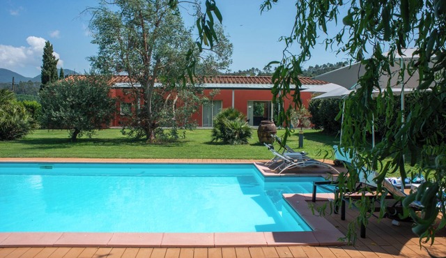 BRIGHT AND REFINED VILLA WITH POOL IMMERSED IN THE GREEN OF THE HILLS OF LUCCA