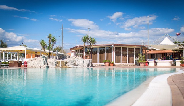 Bungalow With Pool Near The Beach 7, Agropoli, Italy