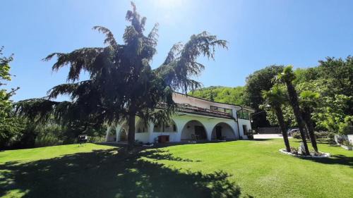 Cara Pace in collina per gruppi in Montefiore Conca