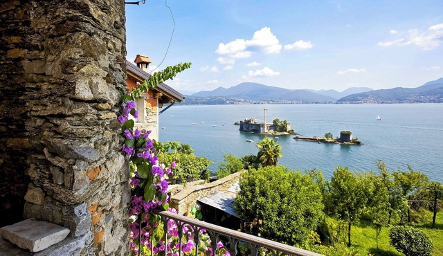 Casa Bougainville by Lago Reisen in Cannobio