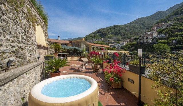 Casa di Trilly - with Hot Tub & Lemon Garden