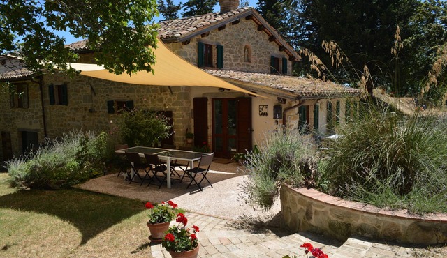 Casa Flori Restored farmhouse with spectacular views of Sibillini Mountains