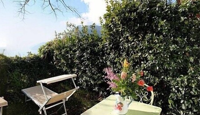 Casa Ilnira A: A bright and cheerful apartment in a quiet position, located on a hillside above the sea, with Free WI-FI.