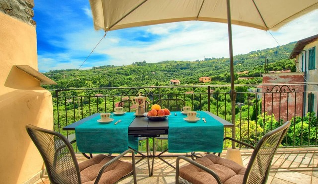 Casa in Tipico Borgo Ligure con Terrazza Panoramica in IMPERIA