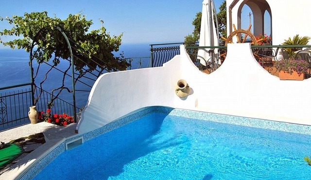Casa Lolita B: A cozy apartment located on a hillside, facing the sea, with Free WI-FI.