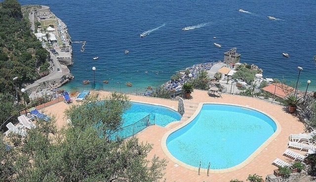 Casa Milli C: A cozy apartment situated on a promontory facing the sea.