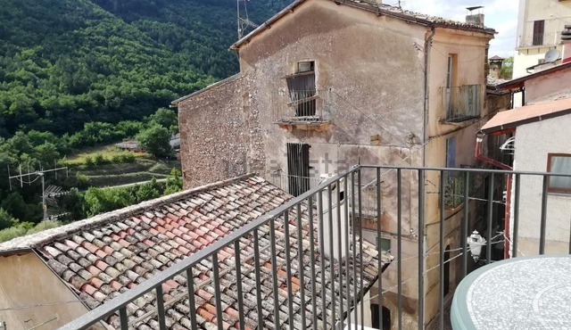 Casa nel borgo nella natura