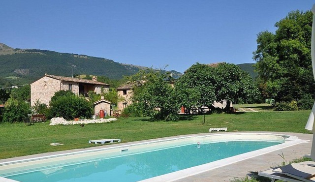 Casa Noriana C: A characteristic and welcoming apartment situated in a quiet location, surrounded by a wonderful garden, with Free WI-FI.