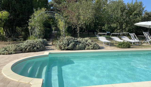 Casale Iris: Pool, Aircon, Amazing Views, Grill, Garden, Gym - families & groups in Belmonte Piceno
