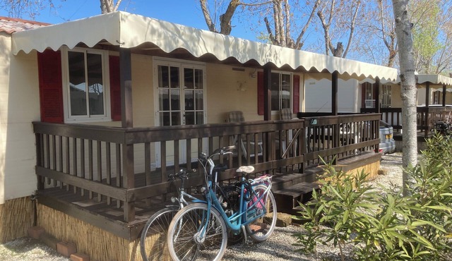 Charming 2-bedroom chalet in tranquil Toscana , Viareggio, camping Paradiso in Toscana