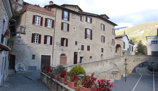 Charming apartment in a 17th-century building in the historic center. in Subiaco
