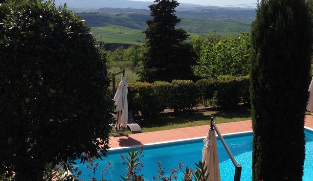 Charming ground floor apartment near San Gimignano and Volterra in Iano