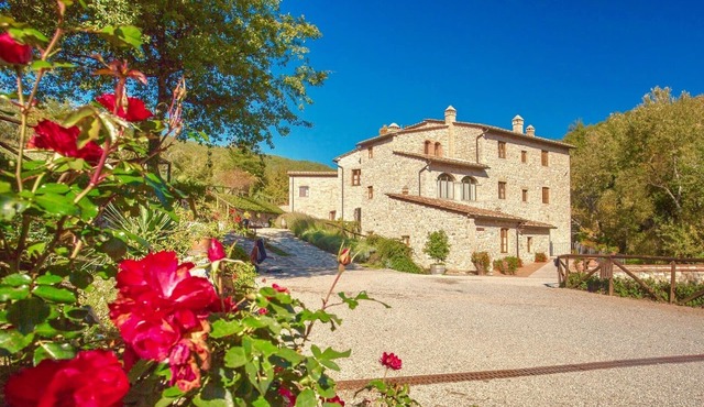 CHIANTIGAIO - Fourteen Bedroom Villa, Sleeps 28