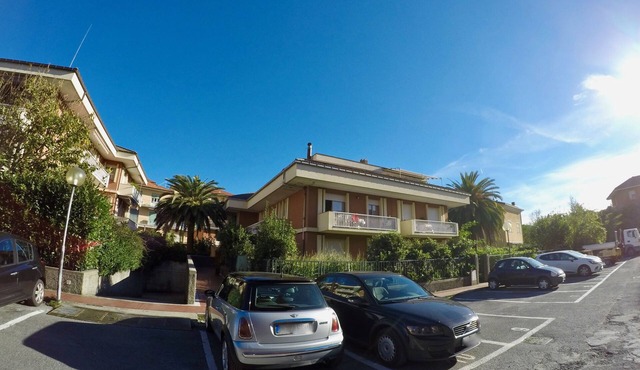 Chiavari apartment with reserved parking space in a residential context in Chiavari