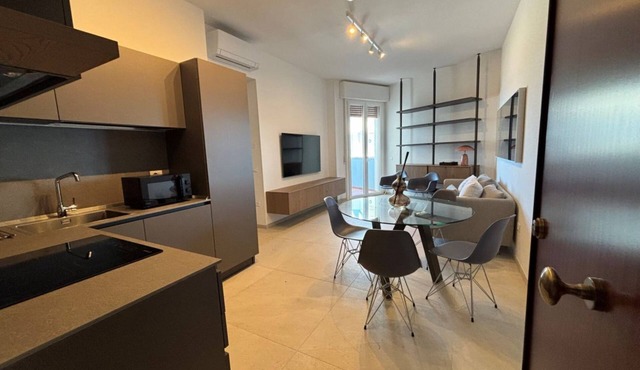CN018 - Cesenatico, elegant sea front four-room apartment with parking space in Cesenatico