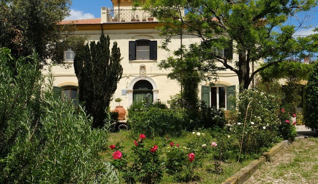 Colonna Country Home, into 18th century masseria surrounded by olive groves in san martino in pensilis