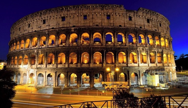 COLOSSEUM VIEW- AN AUTHENTIC ROMAN EXPERIENCE ENRICHED BY HISTORY & EXCLUSIVITY in Roma