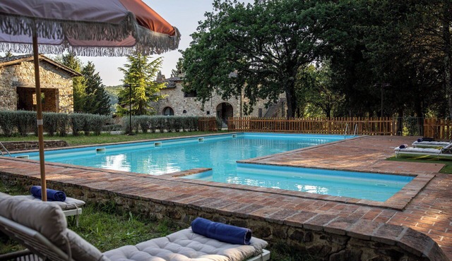 Cosy apartment for 4 guests with WIFI, pool, close to Greve In Chianti in Badia A Passignano