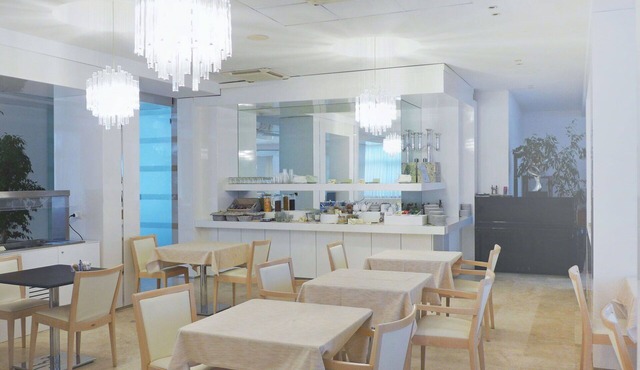 Cosy apartment for 5 people with WIFI, A/C, pool, TV, patio and pets allowed