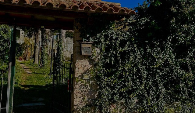 Cottage plus dependace in all 14 beds. in Umbria